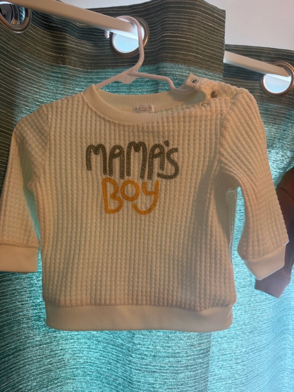 Tahari Cream Knit Sweatshirt with 'Mama's Boy' Applique
